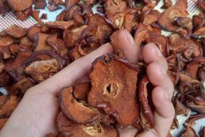 CÁCH NGÂM TÁO MÈO KHÔ VỚI ĐƯỜNG CÁCH NGÂM TÁO MÈO KHÔ VỚI ĐƯỜNG